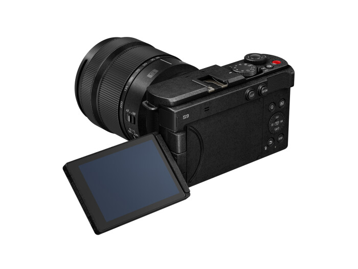 Panasonic Lumix DC-S9 Set mit S-R 28-200/4,7-7,1 Jet Black