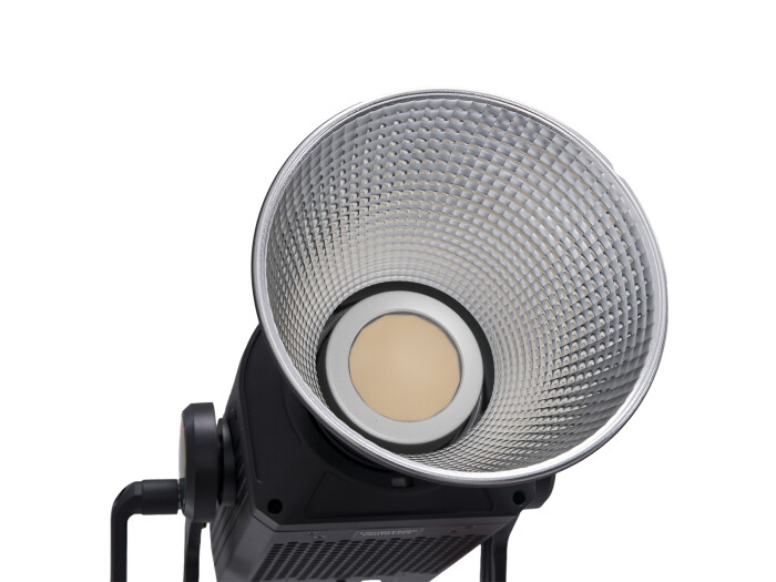 Aputure Light Storm 600c Pro II Kit RGBWW Studioleuchte Aputure Light Storm 600c Pro II Kit RGBWW Studioleuchte