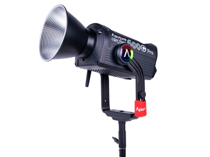 Aputure Light Storm 600c Pro Kit RGBWW Studioleuchte Aputure Light Storm 600c Pro Kit RGBWW Studioleuchte