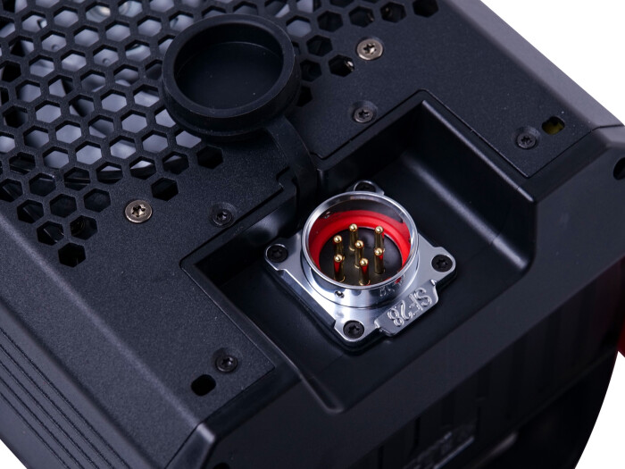 Aputure Light Storm 600c Pro Kit RGBWW Studioleuchte Aputure Light Storm 600c Pro Kit RGBWW Studioleuchte